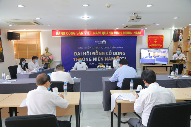 Lễ trao tặng Huy hiệu 30 năm tuổi Đảng cho đồng chí Đảng viên thuộc Đảng bộ Công ty Cổ phần Thương mại Hóc Môn - Benthanh Group