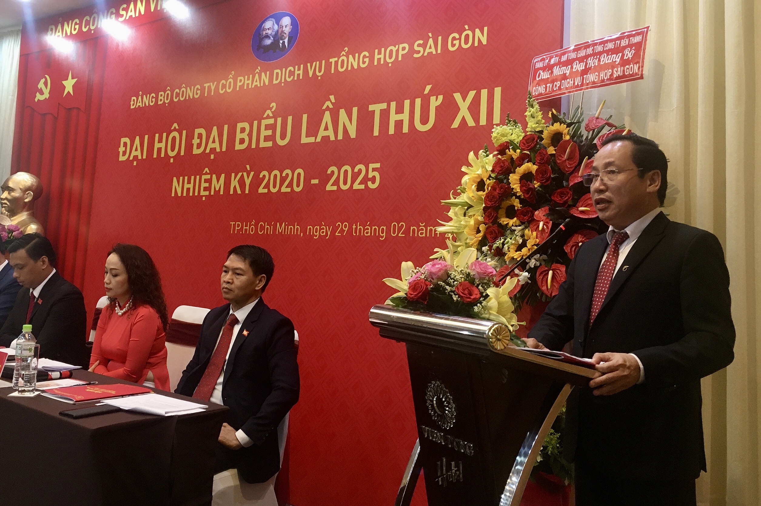 Lễ trao tặng Huy hiệu 30 năm tuổi Đảng cho đồng chí Đảng viên thuộc Đảng bộ Công ty Cổ phần Thương mại Hóc Môn - Benthanh Group