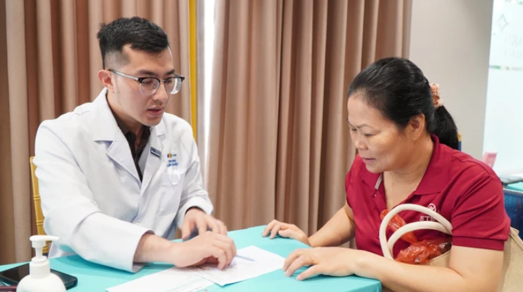 Trao tặng 66 ghế đá cho công nhân và nhiều hoạt động ý nghĩa khác tại Công đoàn Tổng Công ty Bến Thành - Benthanh Group
