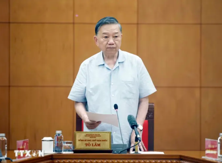 Trao tặng 66 ghế đá cho công nhân và nhiều hoạt động ý nghĩa khác tại Công đoàn Tổng Công ty Bến Thành - Benthanh Group