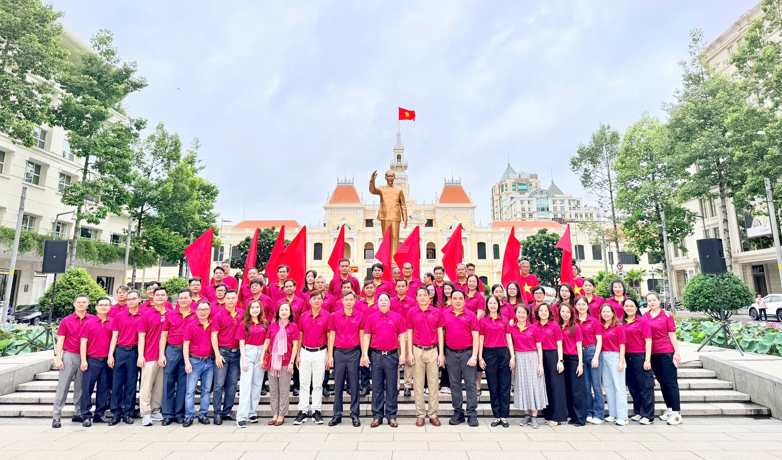 Thành phố sáng mãi tên Người - Benthanh Group